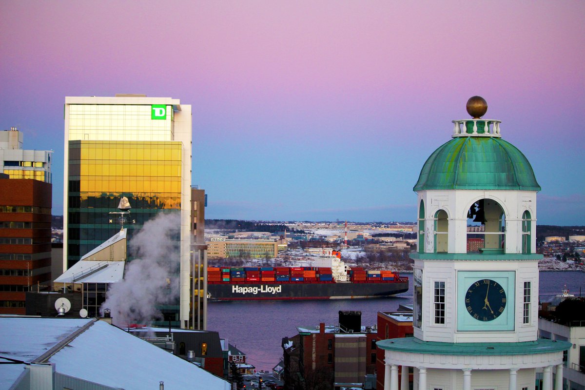 haross5's tweet photo. Beautiful view of @NSCCWaterfront. #Halifax #Dartmouth #sunset https://t.co/IVQXtHHncP
