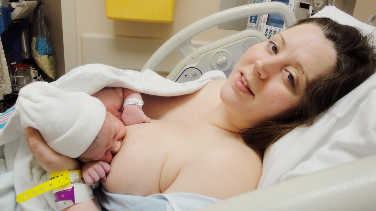 A11Y50N's tweet photo. Literally the first time I got to hold my baby after my emergency c-section #breastfeeding https://t.co/OozhuL2IDu