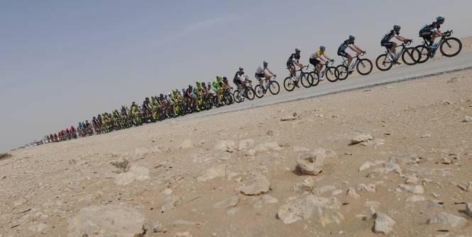 lequipe's tweet photo. Trois raisons de suivre le Tour du Qatar https://t.co/Uoj5GfMaRZ https://t.co/d7cwkkba1l