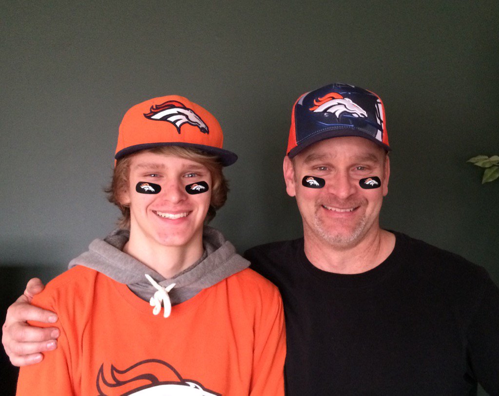 SteveSrrhomes's tweet photo. Cheering 4 @Broncos with @jakeruggles29 #SB50 #SuperBowl #UnitedInOrange #Broncoswillwin 🏈 https://t.co/nrWYuEreP1