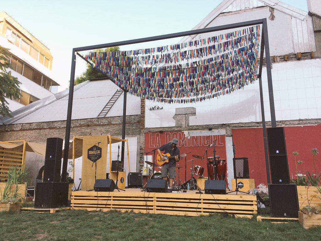 cortandoelaire's tweet photo. #2016Perno #PolNada en @ladominicalmkt para una agradable tarde en Providencia https://t.co/jNTOIJSADM