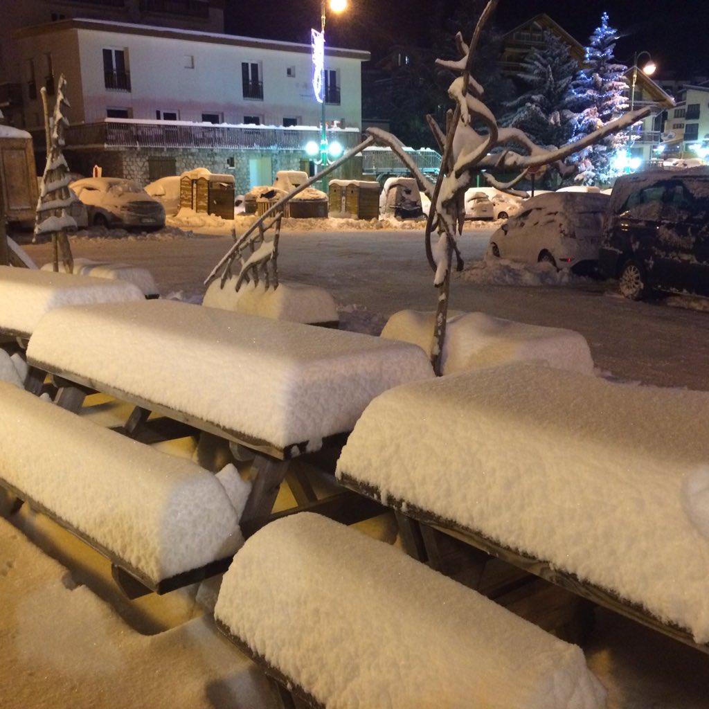 Jackblister's tweet photo. @LoicPayelle @to_ooone @AquelHeure @dag17100 @AnatoleU @JahTovo #enfinlhiver #sortonslesfat #enjoytapoudre https://t.co/CYw3MV2AkS