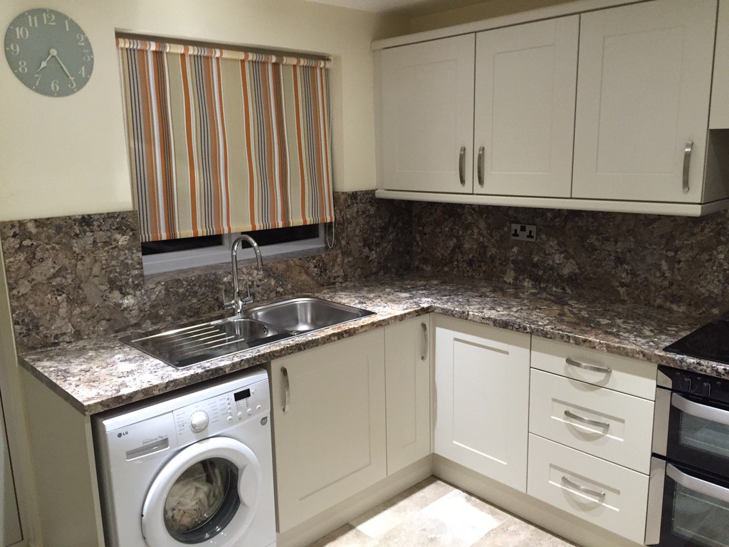 tbjandp's tweet photo. Large U-shaped kitchen (After) #sheffieldissuper #kitchenfitter https://t.co/LGJE76bcsW