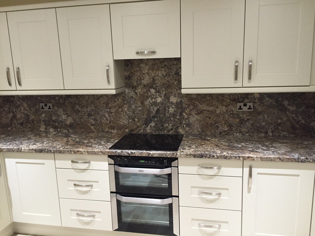 tbjandp's tweet photo. Large U-shaped kitchen (After) #sheffieldissuper #kitchenfitter https://t.co/LGJE76bcsW