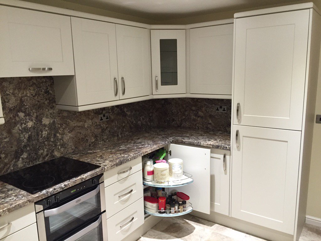 tbjandp's tweet photo. Large U-shaped kitchen (After) #sheffieldissuper #kitchenfitter https://t.co/LGJE76bcsW
