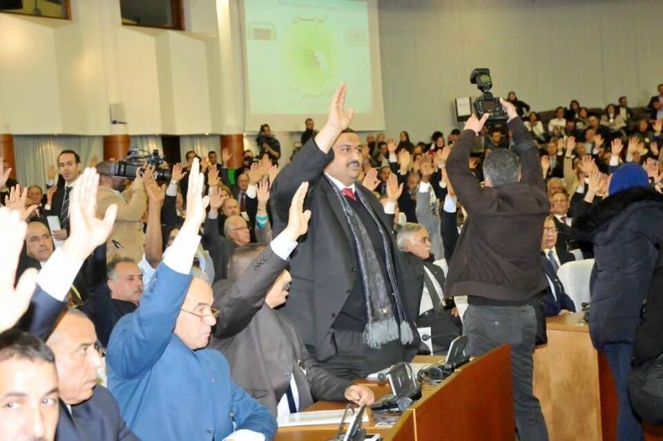 VitaDolc's tweet photo. يا عمي و الله غير شافوك ... ريح علاه تعب فروحك !!! #FLN #Algerie #الجزائر #constitutionDz #دستوركم_باطل #TeamAlgerie https://t.co/Uq4KaCOt11