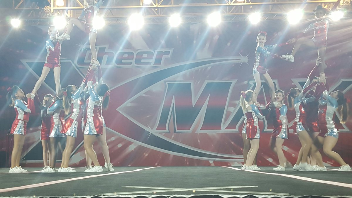 CheerMaxComp's tweet photo. COCG- Diamonds stunts were amazing! https://t.co/9oMFfITiog
