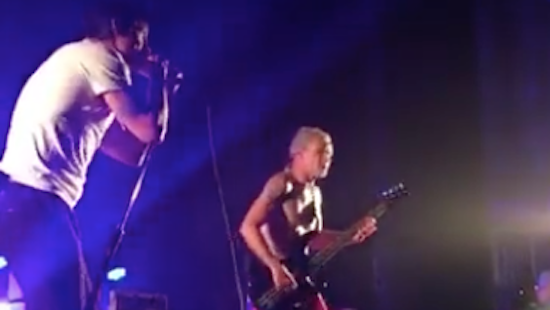 musicfeeds's tweet photo. Watch @ChiliPeppers endorse @BernieSanders with a @DavidBowieReal cover https://t.co/4u1ExurFat https://t.co/uafy30VAyj