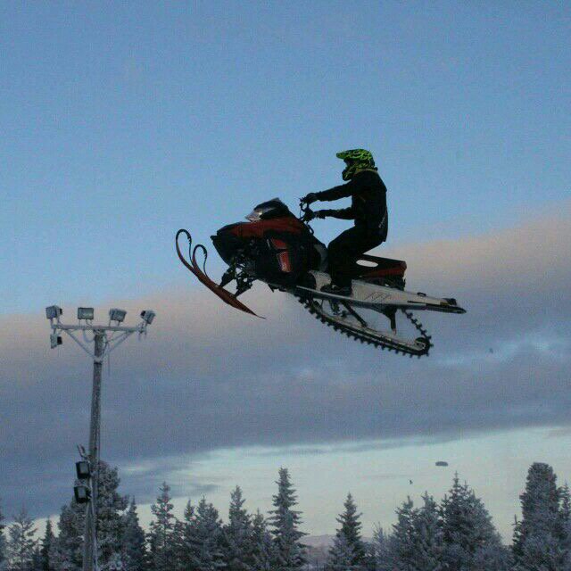 ShrickApp's tweet photo. WIIIKEYFMX @wiiikeyfmx's fun time! Download ShrickApp and share YOUR #actionsports lifestyle!

 #fmx #snowmobile https://t.co/KrdCvlK7It