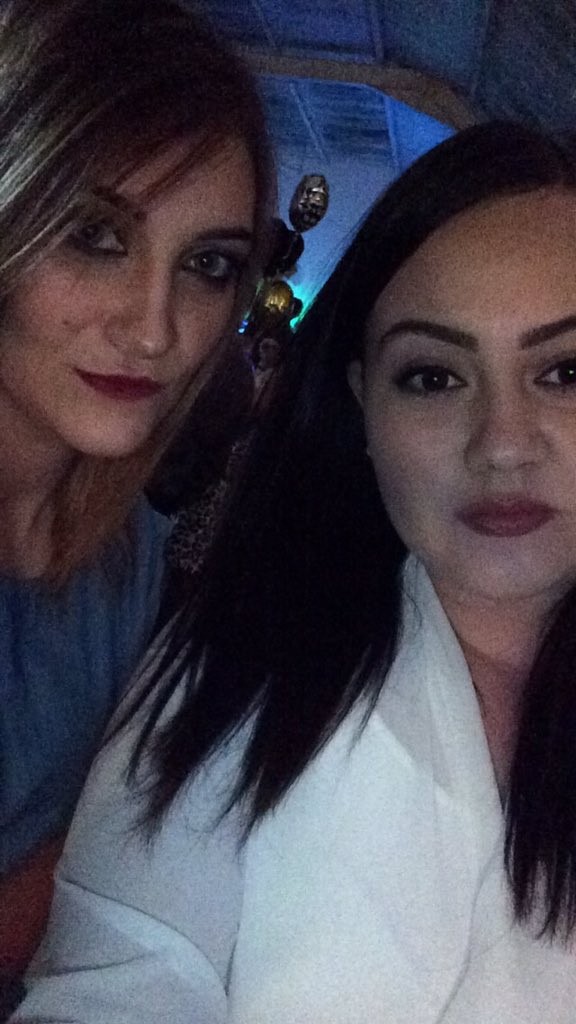 HayleyElleBird's tweet photo. Weekend vibes 👯 https://t.co/WhJPr5Ot2b