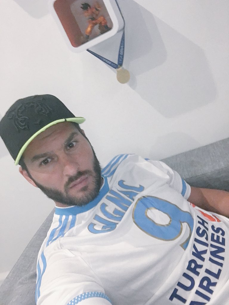 10APG's tweet photo. Jusqu'à la mort , sang bleu et blanc ! 💙💙 #TeamOM https://t.co/LIfddGAclT