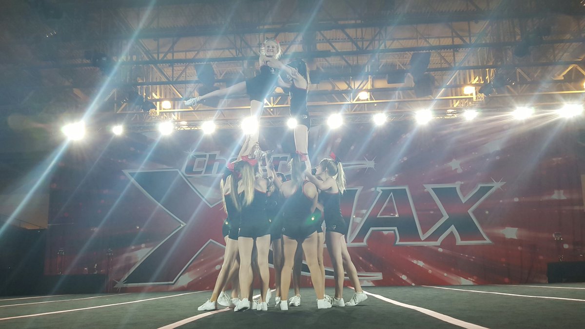 CheerMaxComp's tweet photo. Beautiful pulls ICE Queens! https://t.co/gzjsLxPXW1