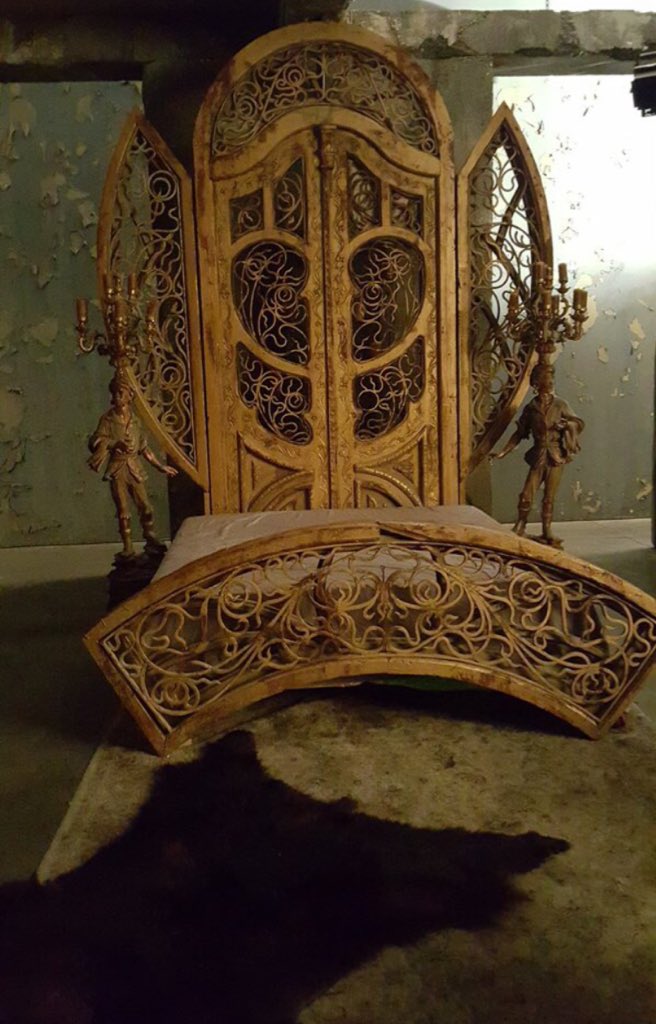 carmilla_movie's tweet photo. #Lexa 's bed 3/11 #The100 #Clexa #The100Season3 #The100Week #GrounderAnthem #ClexaIsReal #Wanheda #TeamHeda #Clarke https://t.co/2FsJO5BBB4