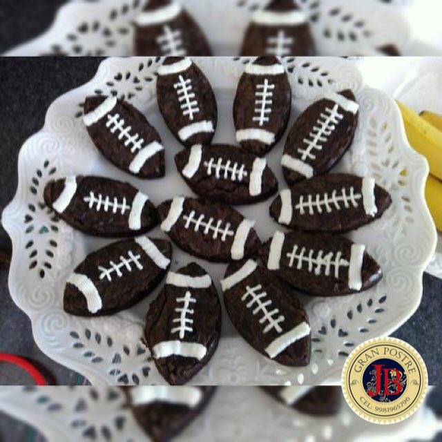 JBPostres's tweet photo. El equipo de #JBPostres alistando todo para ver el #SuperBowl 🍫🙆🏻🏈🏆👌🏼💕 https://t.co/hoCXfU32kr