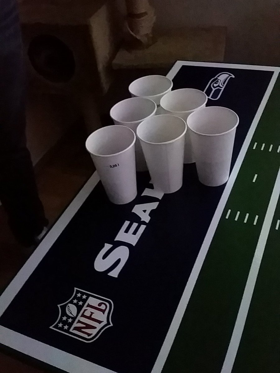raoush87's tweet photo. #ranSB50 #nachgefüllt und noch ne Runde Bierpong bis zum Kickoff #CARvsDEN https://t.co/ALeqhCNim9