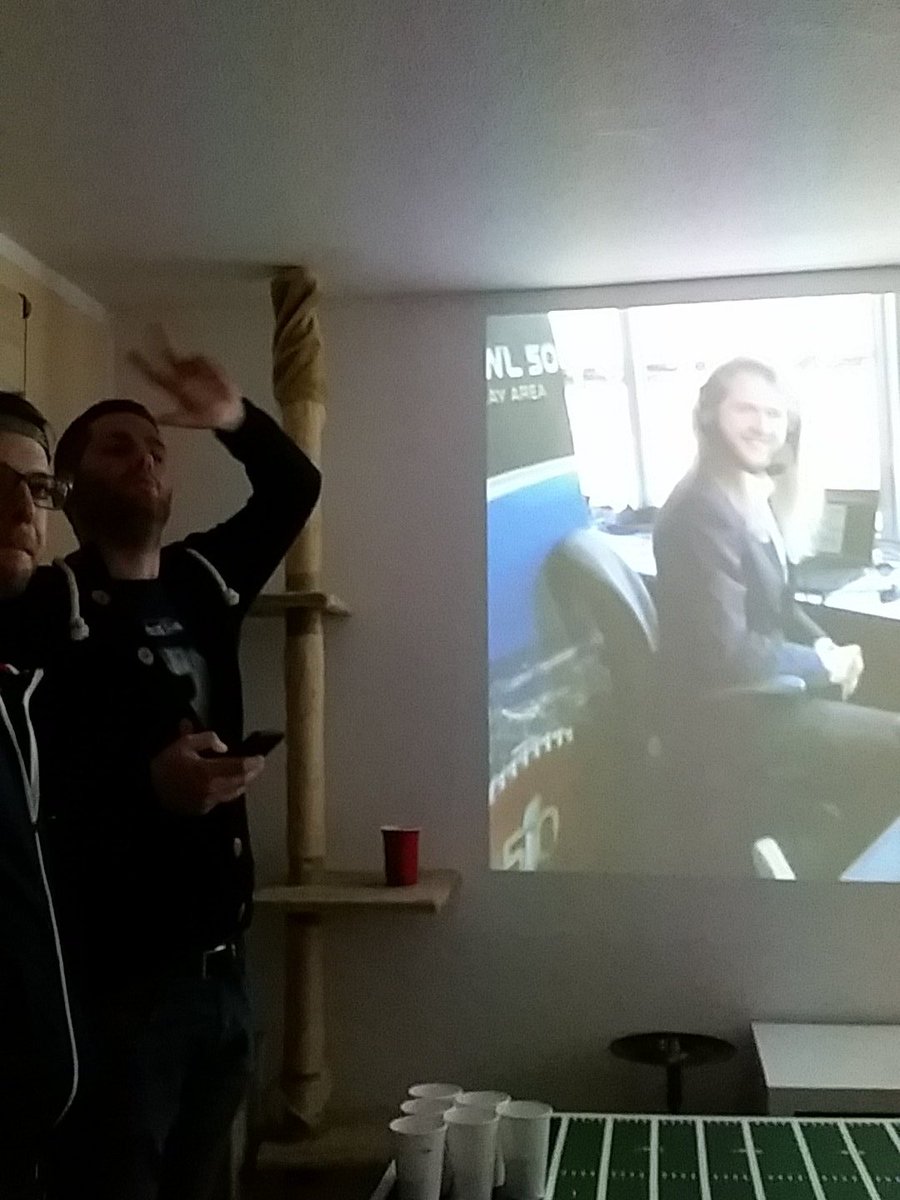 raoush87's tweet photo. @Icke41 schön posiert #ransb50 https://t.co/uKhsrI58JJ