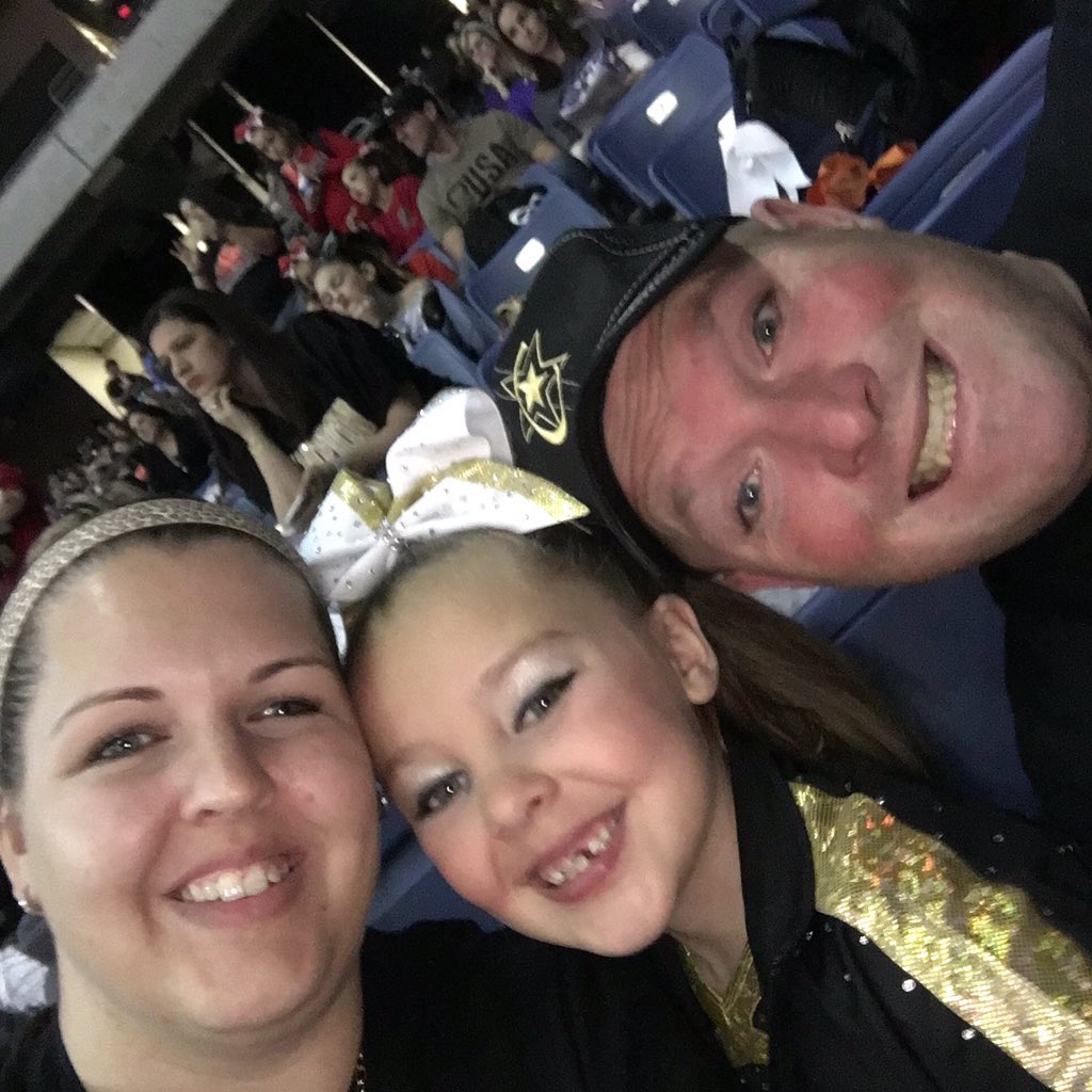 lyndshollis's tweet photo. Ready to watch our Champion hit the mat with her amazing team! #lightemuptorch #paintsagold https://t.co/lS5yzfWPXk