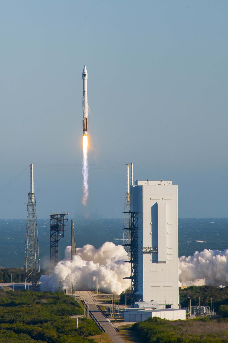 SpaceflightNow's tweet photo. PHOTOS: Atlas 5 launches #GPSIIF12 navigation craft from Cape Canaveral
https://t.co/2hAa2hmAz2 https://t.co/ISPLPfLojt