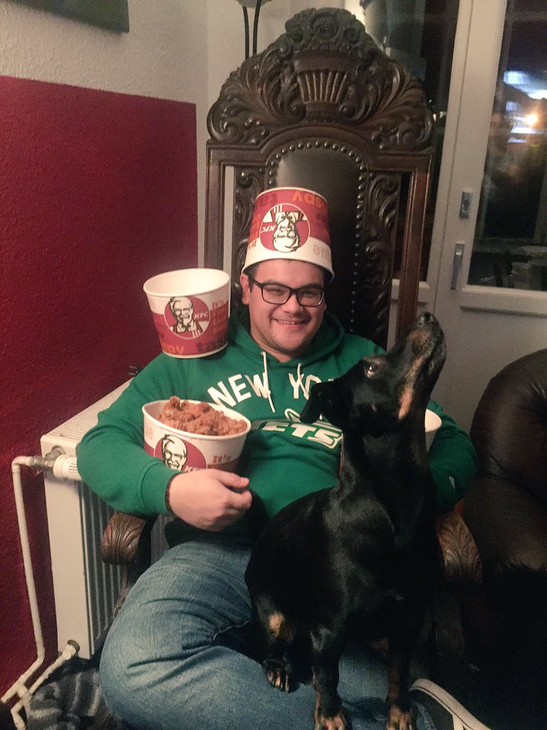 ArJay_84's tweet photo. #ranSB50 #ranNFL #SuperBowl #KFC #pepsi #notjets #jedenverdammtensonntag https://t.co/neCaiJBxCg