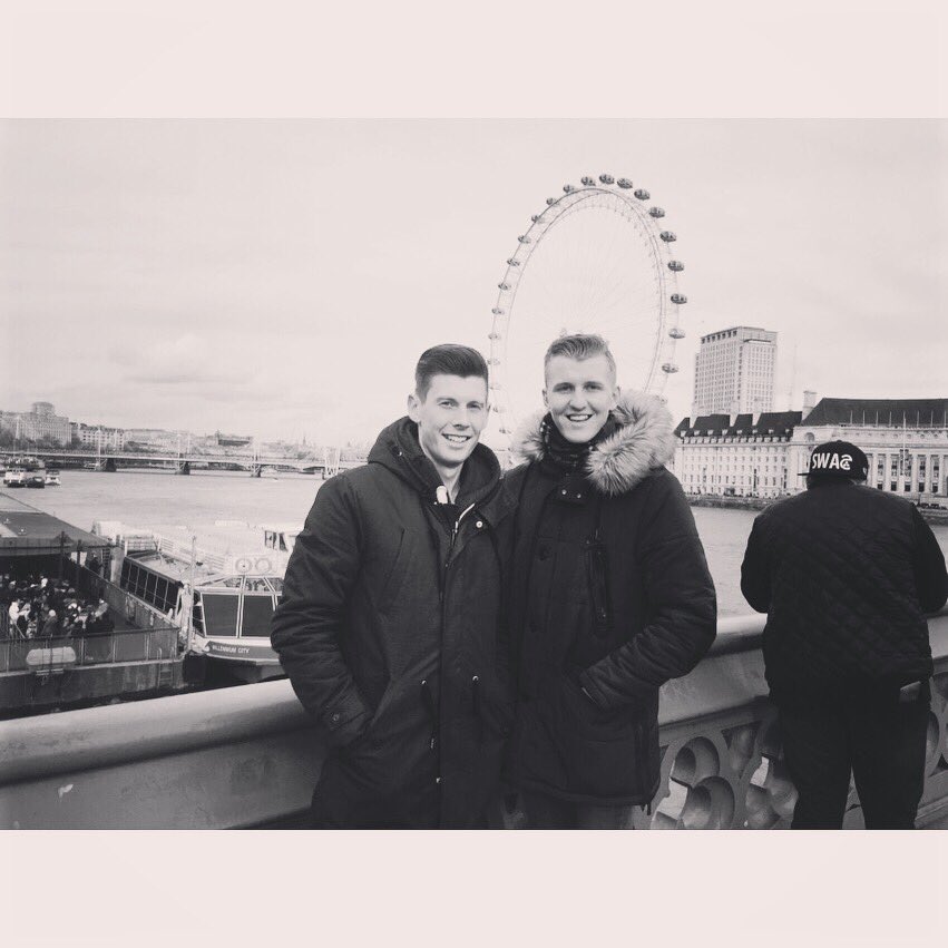 ArthurRacing2's tweet photo. Such A good day with the bestie #LondonBridge https://t.co/phX0MZ4ruo