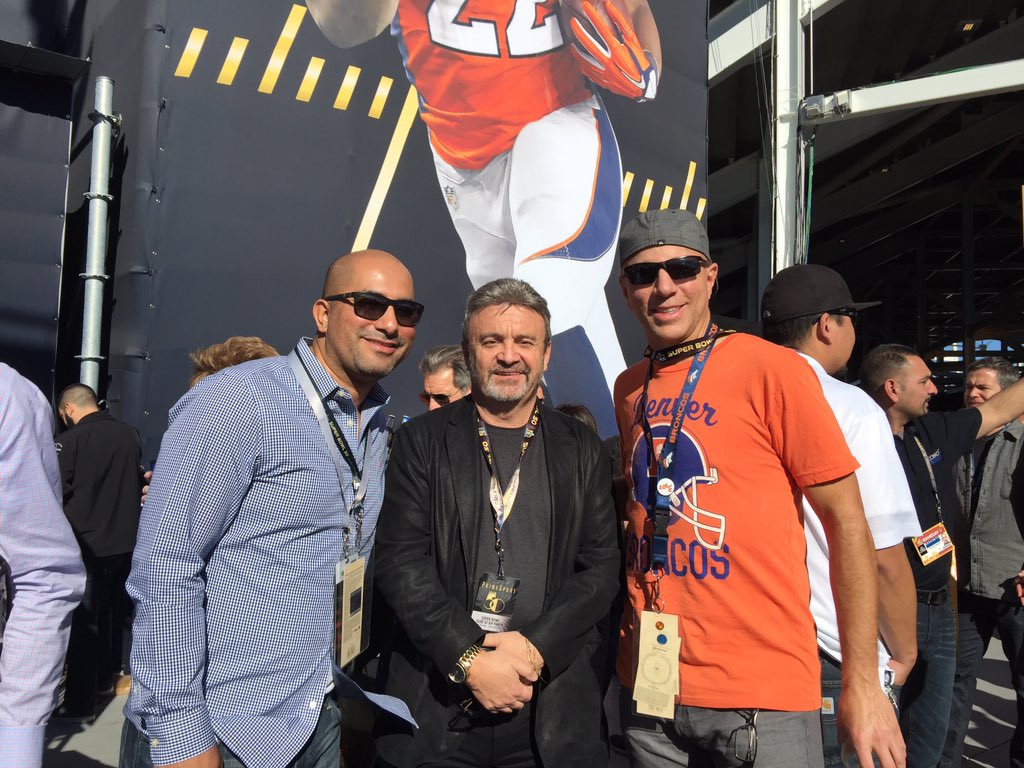 MandogLujan's tweet photo. SuperBowl with friends! @stumitchellQB7 #nedcolletti https://t.co/c88gvVqPOb