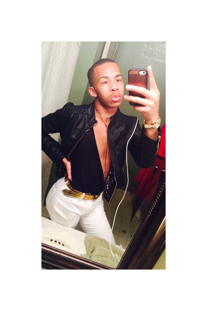 fab__de's tweet photo. 👑I Am The Baddest Btch👑  #18thBirthdayWeekend https://t.co/TBSCfAZR78