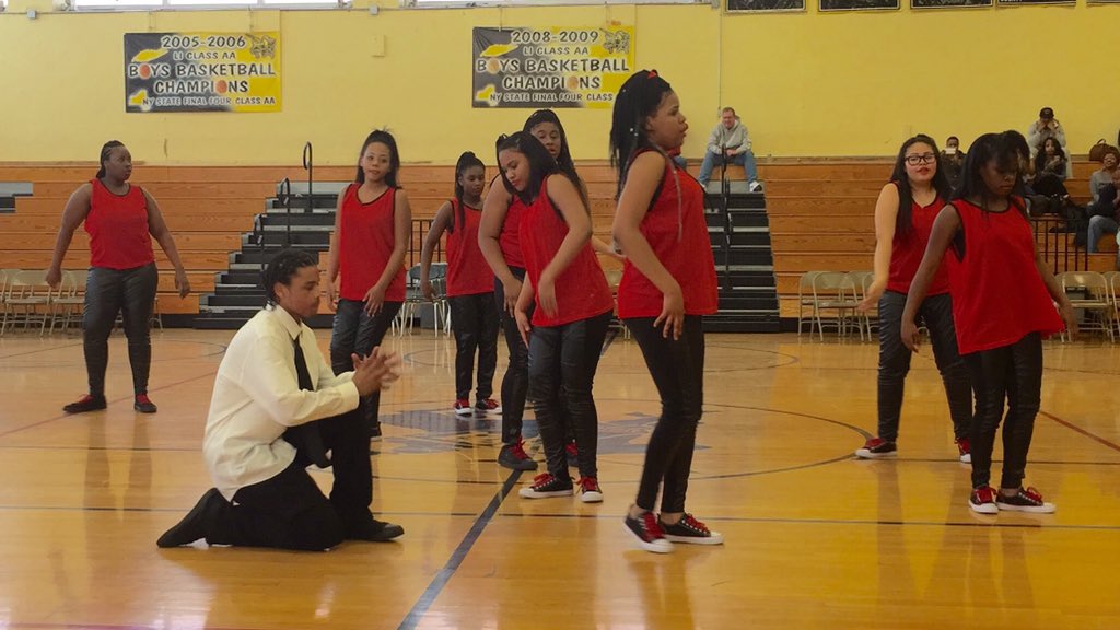 LIkickline tweet picture