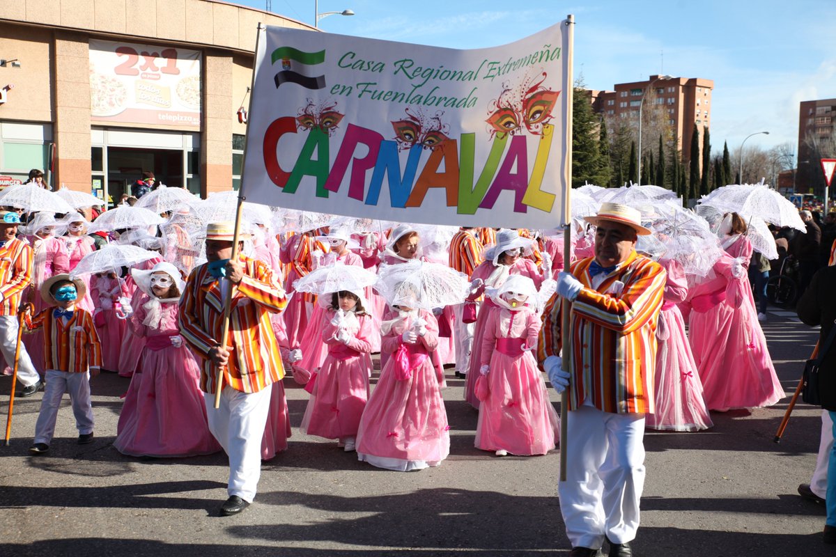 AytoFuenlabrada's tweet photo. (Fotos) Desfile de Carnaval 2016 #Fuenlabrada https://t.co/1VHzY0o2Vw https://t.co/XEDHp3ipZQ