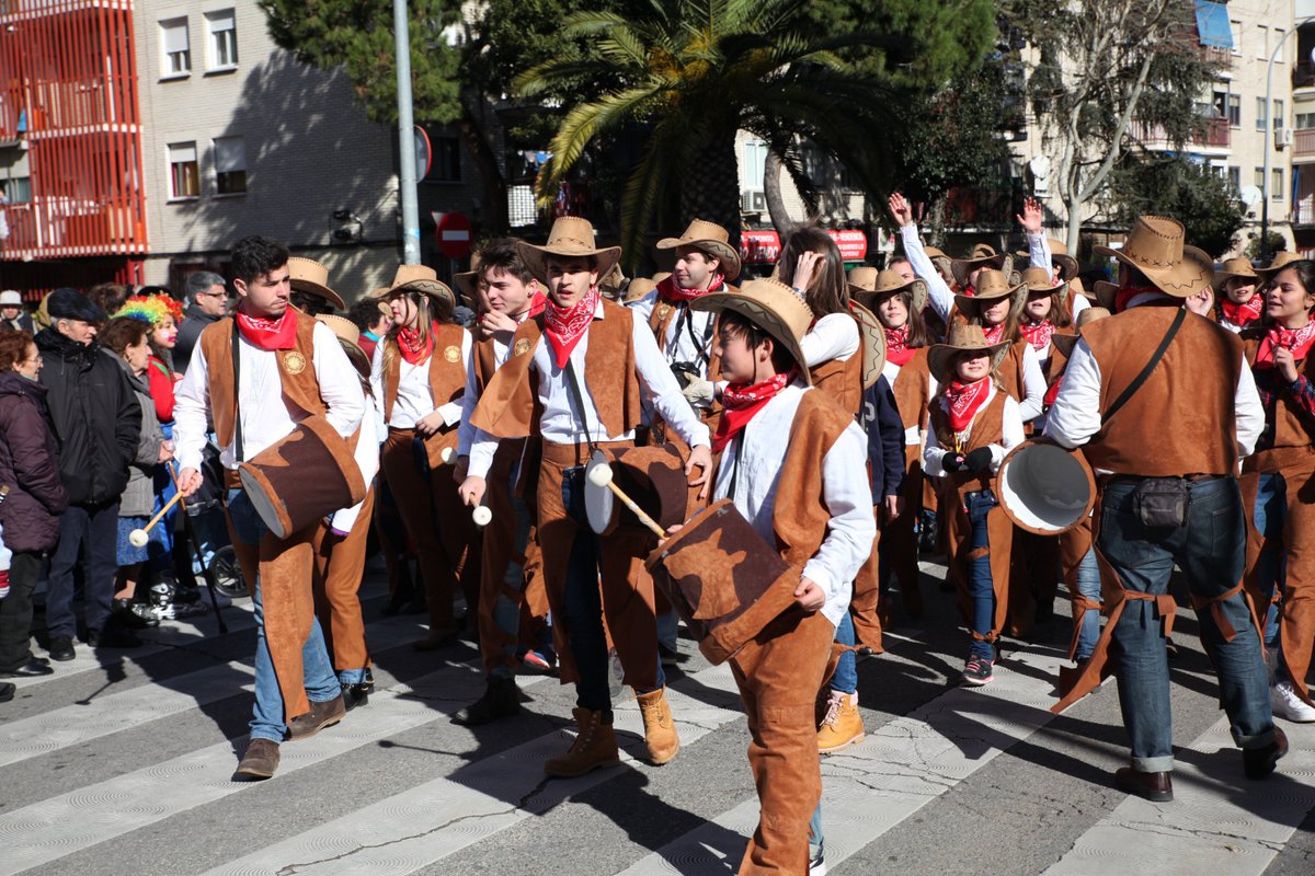 AytoFuenlabrada's tweet photo. (Fotos) Desfile de Carnaval 2016 #Fuenlabrada https://t.co/1VHzY0o2Vw https://t.co/XEDHp3ipZQ