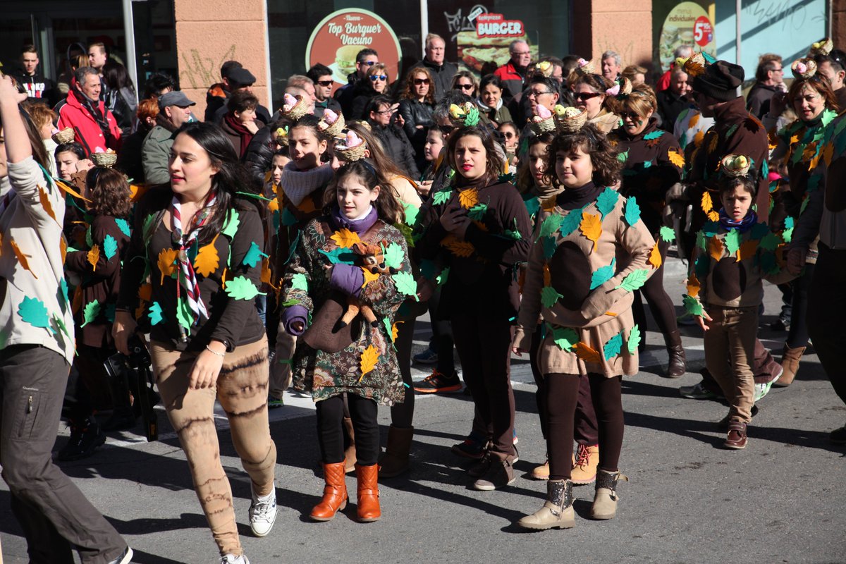 AytoFuenlabrada's tweet photo. (Fotos) Desfile de Carnaval 2016 #Fuenlabrada https://t.co/1VHzY0o2Vw https://t.co/XEDHp3ipZQ