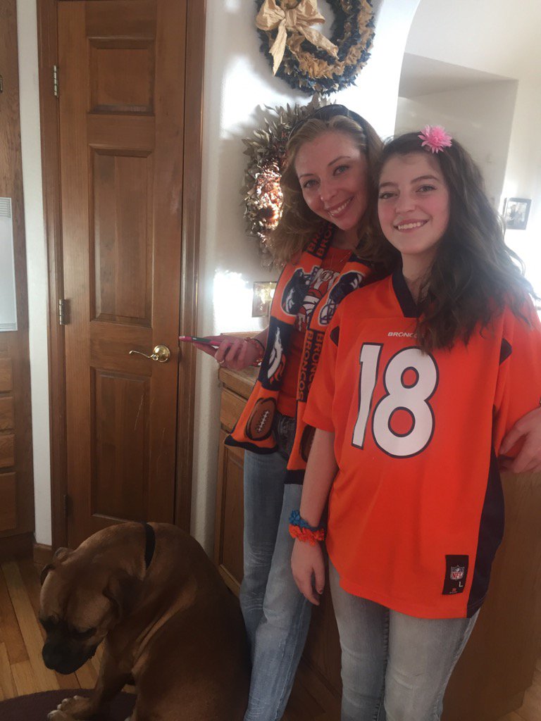 bobbybrown719's tweet photo. #GoBroncos got "My PINKY FRIDAY" pal & 1 of my daughters ready to CELLEBRATE a #BroncoWin! 24-21. No injuries! https://t.co/nDvRjxYDMp