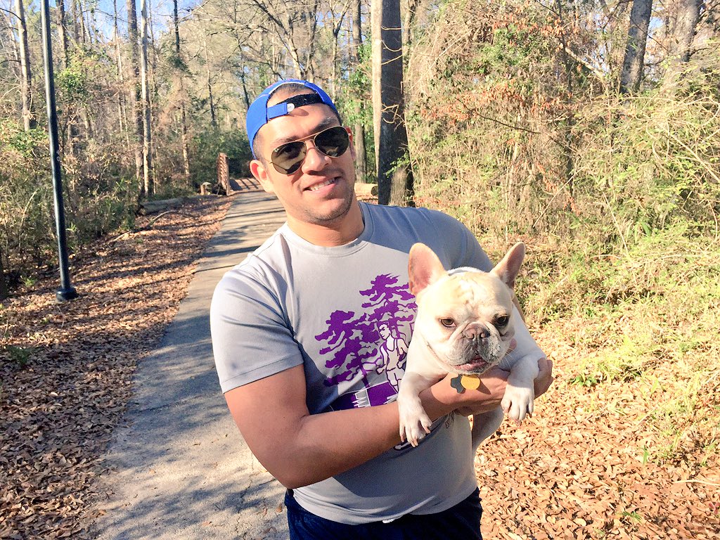 Mr_JCE's tweet image. Gaston got his pre-#PuppyBowl workout with a walk in the park. 🐶 #PuppyBowl #PuppyBowlSubaru #FrenchBulldog