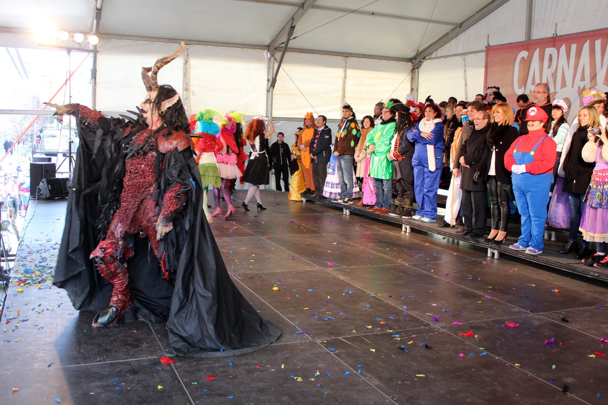 AytoFuenlabrada's tweet photo. (Fotos) Pregón de Carnaval 2016 #Fuenlabrada https://t.co/2h3TC20Hdx https://t.co/uYnIWwCoIH