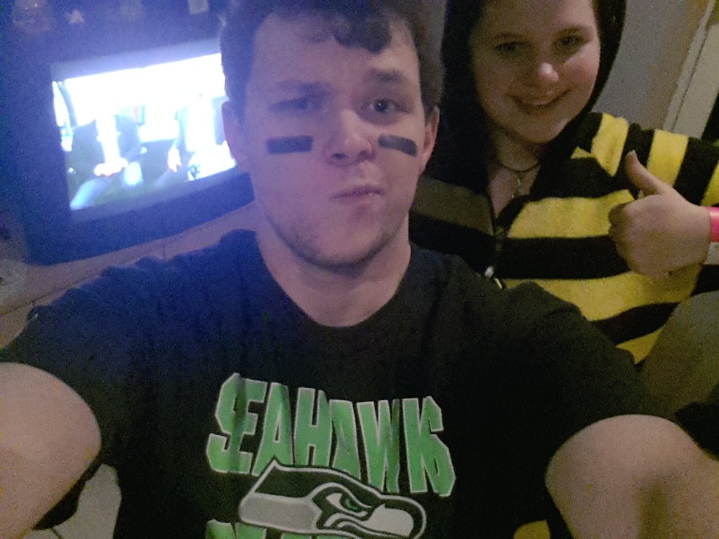 Geschwisterliebe zum Superbowl! #SuperBowl #ranNFL #ranSB50 #jedenverdammtensonntag #ranNFLsuechtig <a href="/Icke41/">Icke Dommisch</a>