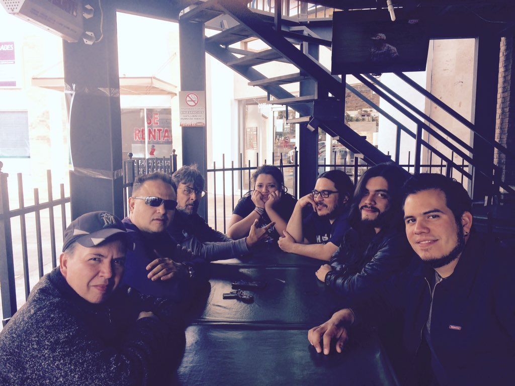 element_rock's tweet photo. 🍔🍗🍻 https://t.co/e5OaKA4Q3O