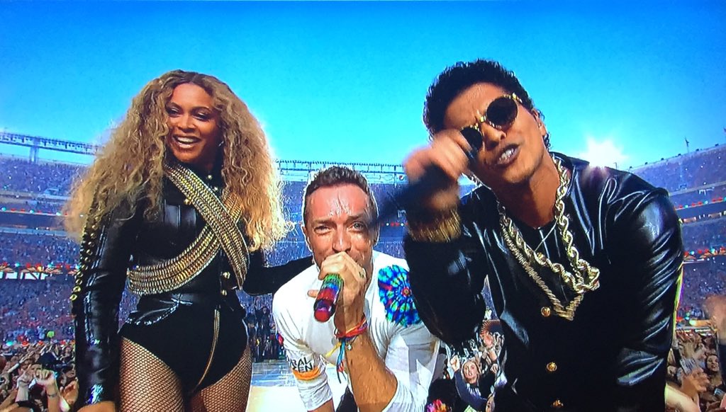 Jessica731's tweet photo. This is the easiest game of screw, marry, kill ever #SB50 #PepsiHalftime https://t.co/EzfYaD2jZA