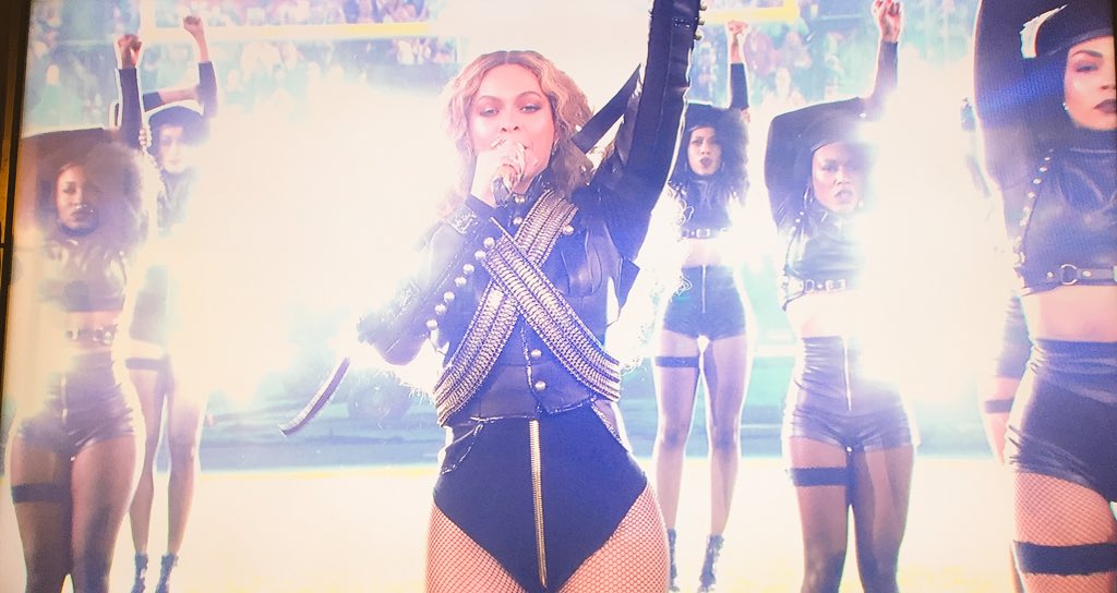 crackliffe's tweet photo. Queen Bey!!! 🙌😱🔥 #PepsiHalftime #SB50 https://t.co/DgKQxEB21M