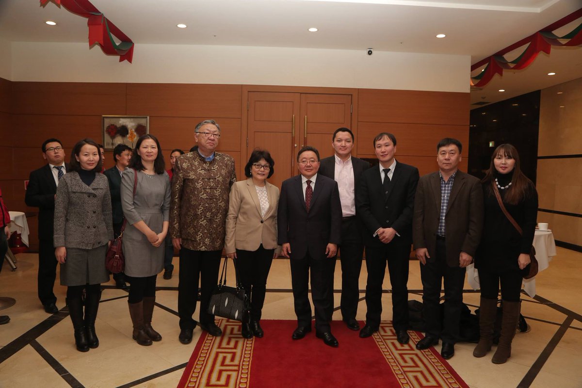 сар шинэдээ сайхан шинэлээрэй....