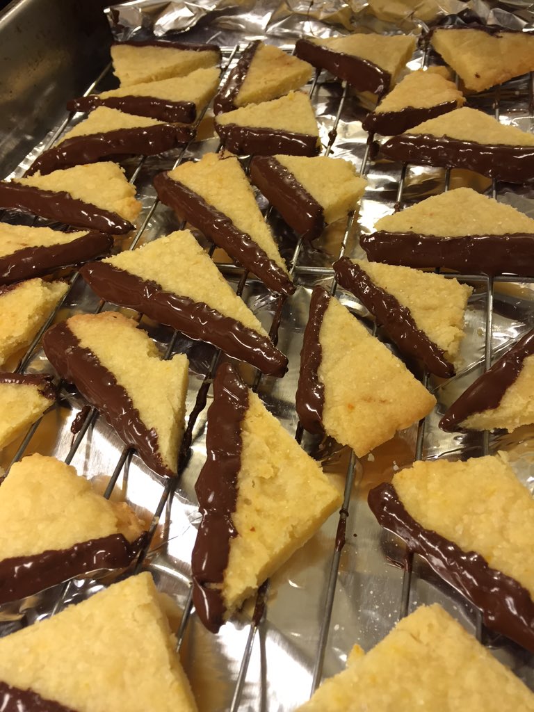 ehadleyr's tweet photo. Chocolate-covered orange shortbread for #SB50, with fresh orange zest! #SnapYourSnack https://t.co/7PTXEE4P24