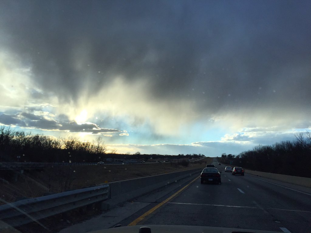 McDermedFox9's tweet image. Pockets of #virga near Odessa, MO @NickBenderKMBC #ImNotDriving