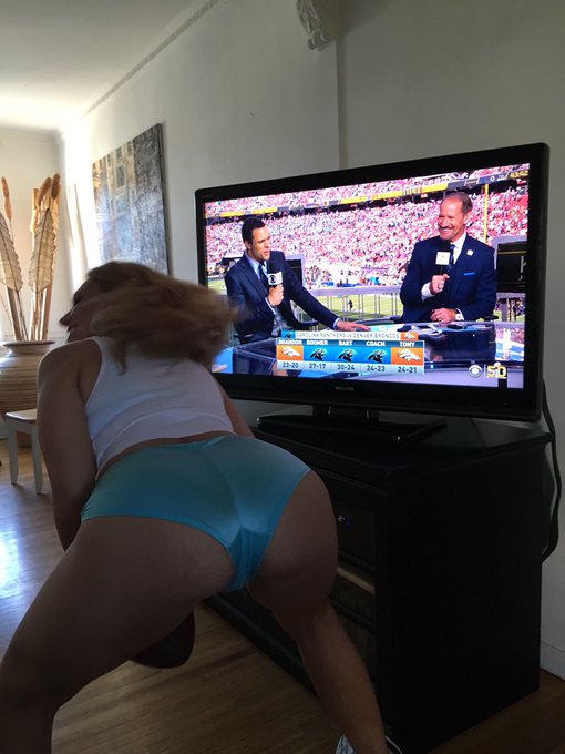 #superbowl50 hype #nfl go #PanthersNation weeeeee! https://t.co/6YyHcNxyuy<a href="/tag/superbowl50"class="tags">#superbowl50</a><a href="/tag/nfl"class="tags">#nfl</a><a href="/tag/panthersnation"class="tags">#PanthersNation</a>