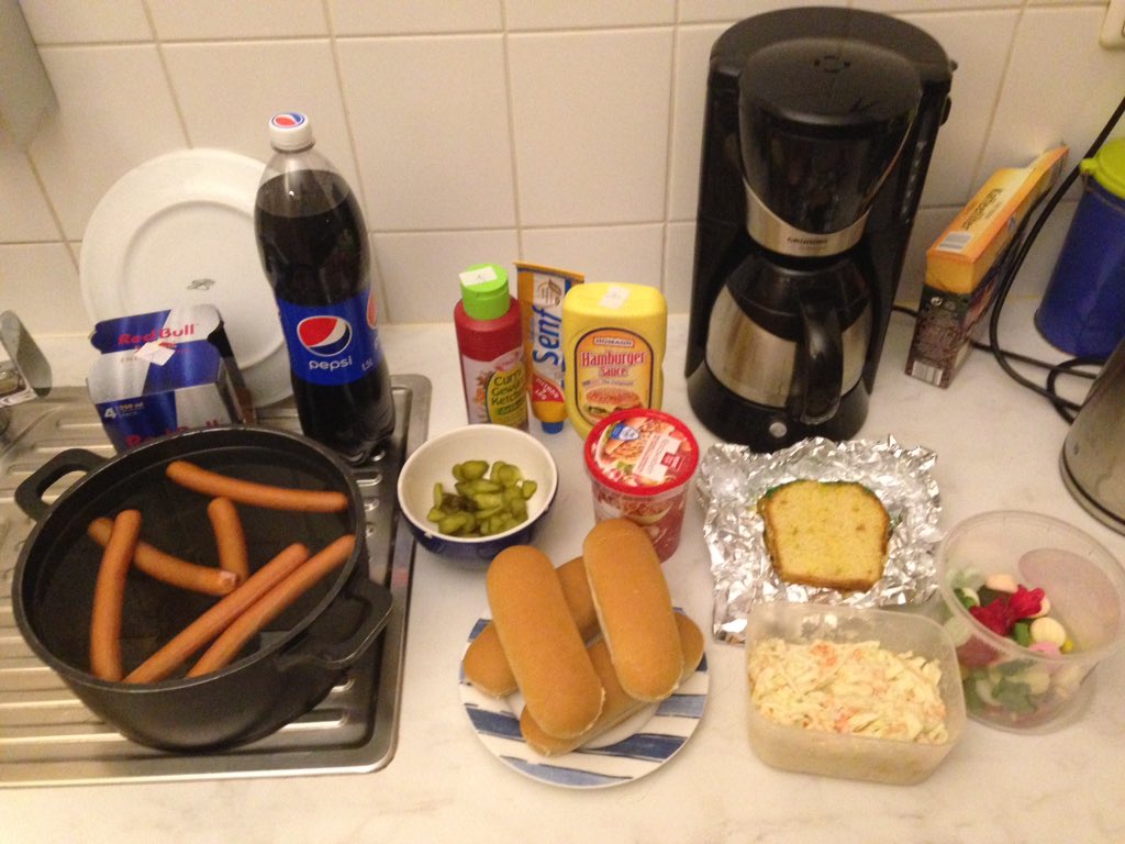 Melvin0815's tweet photo. Den Nachtdienst mit #ranNFL, dem #SB50 und American Fastfood genießen!
Let's go #Panthers 🎉🎉🎉 https://t.co/I3RMwpzCak