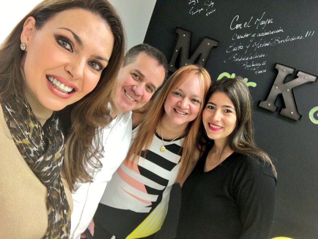 MarkeTeamTweets's tweet image. The #DreamTeam!!! Missing 3 more #Indhira #Robert #Sharon! #WeareMarkeTeam