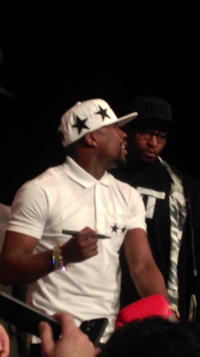 chatter_boxin's tweet photo. #boxing great night in Sheffield with #floydmayweather #chatter_boxin https://t.co/hayVkKgx3x
