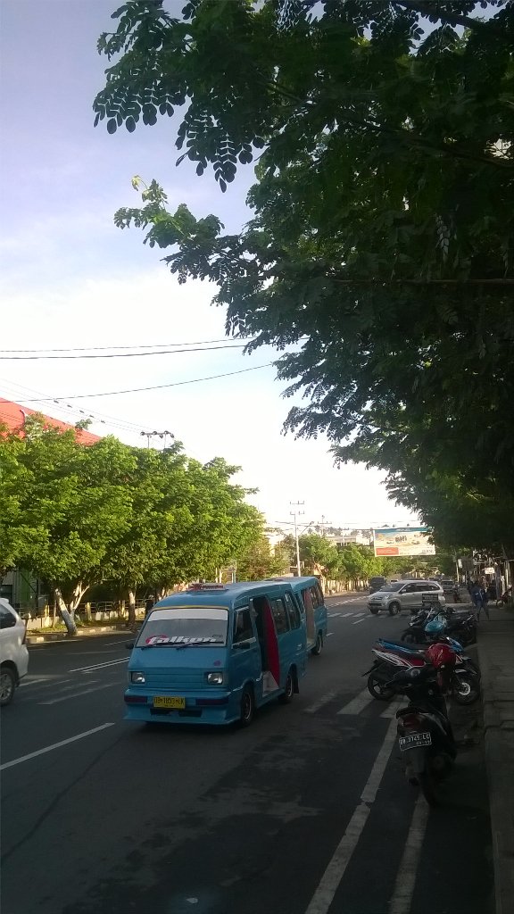 ManadoFWD's tweet photo. pkl. 07:25 suasana jl. Yos Sudarso @ManadoKota #SNLT #fotoSULUT https://t.co/fxEpVc9EFy