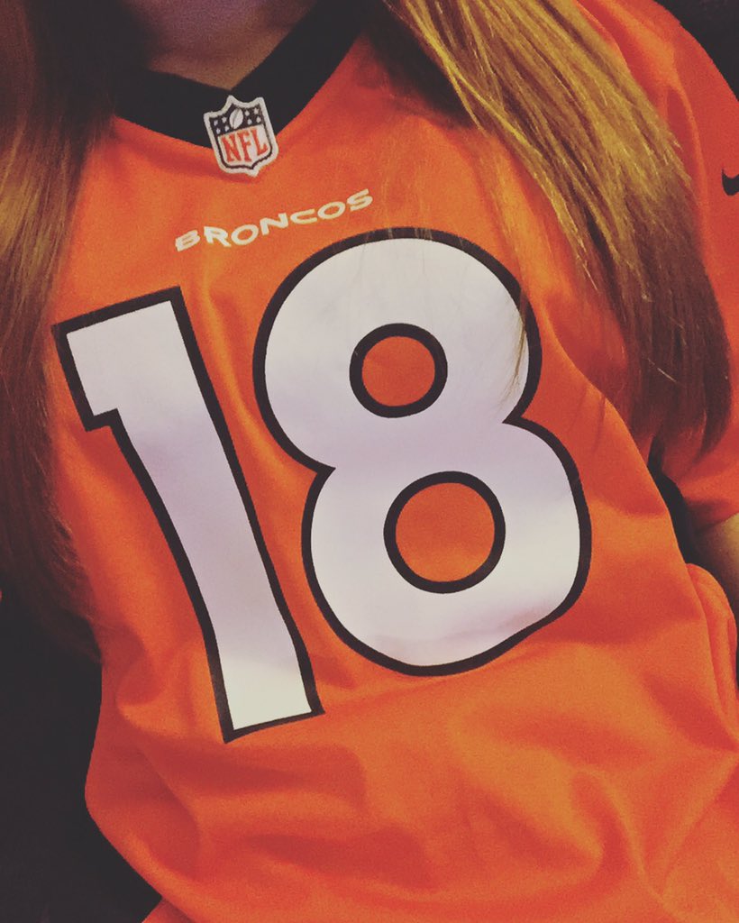 MissEBarrington's tweet photo. Come on boys #SB50 #BeatThePanthers #Broncos 🇬🇧🏈🐴 https://t.co/hYB4ajvl0p