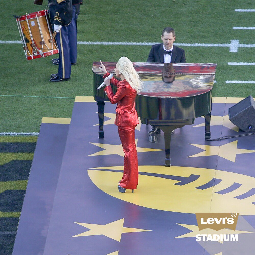 LevisStadium's tweet photo. Drop the 🎤 

@ladygaga just dominated that. 🇺🇸 https://t.co/uA2GDhQ1wz