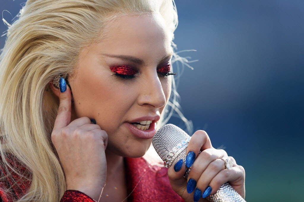 PopCrave's tweet photo. Lady Gaga did an amazing job singing the National Anthem for millions of people! Her vocals were incredible! #SB50 https://t.co/KIQ5HG63vT