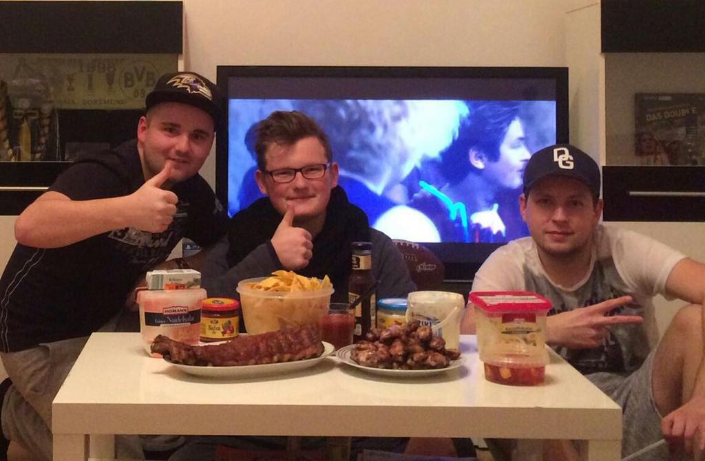 APirsch7's tweet photo. Danke #ranNFL für eine super nfl-saison und jetzt super bowl genießen #ranSB50 @Icke41 https://t.co/jdYV9MY1vs