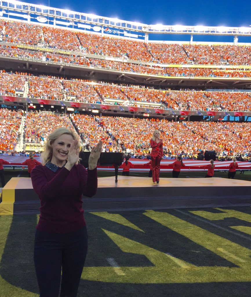 MarleeMatlin's tweet photo. Thank you @ladygaga @SuperBowl @superbowl50 #NationalAnthem @NAD1880 #SuperBowl50 @NFL 🏈💋❤️👍🏻 https://t.co/vh2pLWVUhz